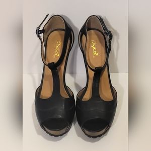 QUPID - T-Strap Open Toe Platform High Heels